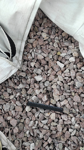 Kamenclub.ru: Мраморная крошка (щебень галтованный розовый) фр.20-40 мм.  купить в Новосибирске мрамор розовый, красный оголтованный округлый щебень  15000 руб/т   фото КАМЕНЬ КЛУБ