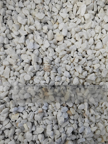 Kamenclub.ru: Мраморная крошка, щебень, цвет-белый, фр. 5-10 мм.  купить в Новосибирске мрамор белый, айвори, молочный мраморная каменная крошка ландшафтная 12000 руб/т   фото КАМЕНЬ КЛУБ