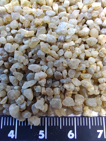 Кварцевый песок для водоподготовки фр. 1,6-3 мм.  купить в Новосибирске фото Камень Клуб