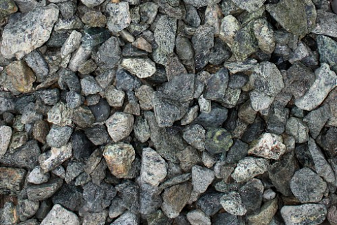 Kamenclub.ru: Щебень крошка зеленый (змеевик) фр. 20-40 мм.  купить в Новосибирске мрамор зеленый, салатовый ландшафтная мраморная крошка 8500 руб/т   фото КАМЕНЬ КЛУБ