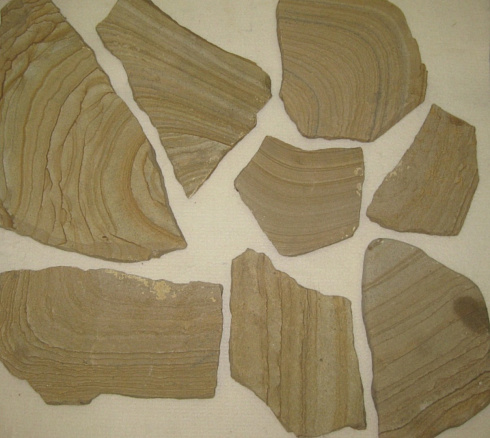 Kamenclub.ru: Песчаник пластушка желтый с разводом под дерево (2 см)  купить в Новосибирске плитняк желтый с разводами, желтый, рыжий, серый песчаник пластушка рваная ландшафтная 11 000 руб/м3   фото КАМЕНЬ КЛУБ