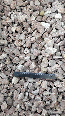 Kamenclub.ru: Мраморная крошка (щебень галтованный розовый) фр.20-40 мм.  купить в Новосибирске мрамор розовый, красный оголтованный округлый щебень  15000 руб/т   фото КАМЕНЬ КЛУБ