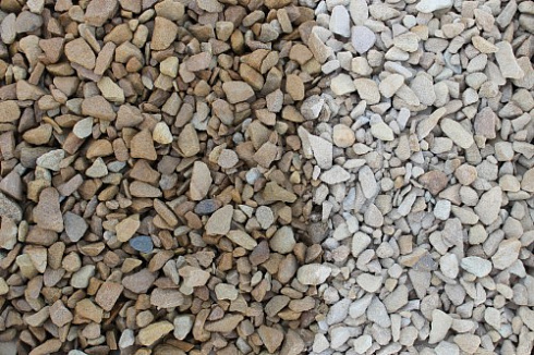 Kamenclub.ru: Щебень крошка желтый (песчаник) фр. 10-20 мм.  купить в Новосибирске песчаник бежевый, серый, рыжий декоративный ландшафтный щебень колотый 9500 руб/т   фото КАМЕНЬ КЛУБ