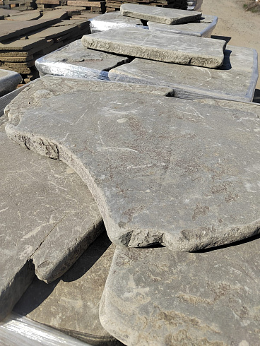 Kamenclub.ru: Песчаник галтованный для облицовки (фр. 2-5 см)  купить в Новосибирске песчник рыжий желтый серый песчаник окатанный речной 6 000 руб/т   фото КАМЕНЬ КЛУБ