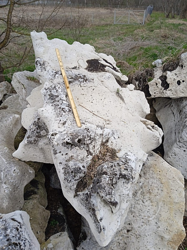 Kamenclub.ru: Выветренный известняк (степной) фр. 500-1500 мм.  купить в Новосибирске    10000 руб/т   фото КАМЕНЬ КЛУБ