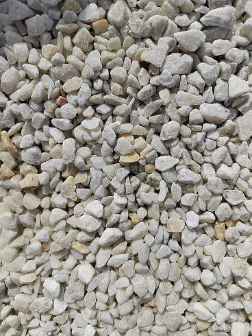 Kamenclub.ru: Мраморная крошка, щебень, цвет-белый, фр. 5-10 мм.  купить в Новосибирске мрамор белый, айвори, молочный мраморная каменная крошка ландшафтная 12000 руб/т   фото КАМЕНЬ КЛУБ
