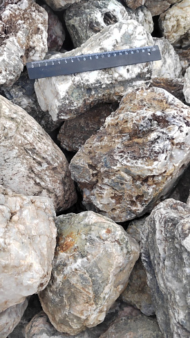 Kamenclub.ru: Кварцевый валунчик фр.100-300 мм.  купить в Новосибирске кварц белый, бежевый молочный рыжий крупный природный камень галечник 7850 руб/т   фото КАМЕНЬ КЛУБ