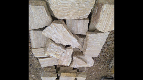 Kamenclub.ru: Песчаник пластушка желтый с рисунком (4-6 см)  купить в Новосибирске плитняк пластушка желтый с рисунком песчаник 9 000 руб/м3   фото КАМЕНЬ КЛУБ