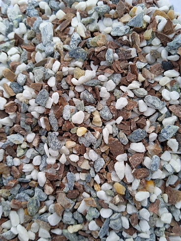 Kamenclub.ru: Мраморная крошка (щебень крошка микс : белый-черный-розовый) фр. 5-10 мм.  купить в Новосибирске мрамор белый, черный, розовый, разноцветный микс декоративная мраморная каменная крошка 12000 руб/т   фото КАМЕНЬ КЛУБ