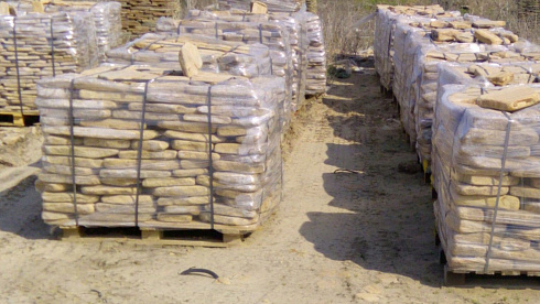 Kamenclub.ru: Песчаник пластушка галтованный желтый с рисунком (3 см)  купить в Новосибирске плитняк - пластушка желтый песчаник 21000 руб/м3   фото КАМЕНЬ КЛУБ