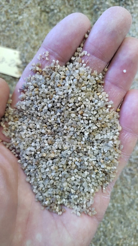 Кварцевый песок для пескоструйных работ фр. 0,8-1,6 мм.  купить в Новосибирске фото Камень Клуб