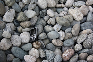 Kamenclub.ru: Галька речная окат (ассорти) фр. 50-100 мм. купить  в Новосибирске галька природная округлая серая белая черная серая коричневая синяя галька речная окатанная округлая 6200 руб/т   фото КАМЕНЬ КЛУБ