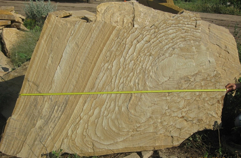 Kamenclub.ru: Форматный камень (плаха) пошаговая дорожка от 70-150 см (4 -12 см)  купить в Новосибирске плитняк  форматный плаха желтый песчаник 9 000 руб/т   фото КАМЕНЬ КЛУБ