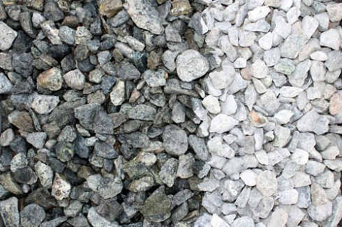 Kamenclub.ru: Щебень крошка зеленый (змеевик) фр. 20-40 мм.  купить в Новосибирске мрамор зеленый, салатовый ландшафтная мраморная крошка 8500 руб/т   фото КАМЕНЬ КЛУБ