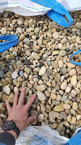 Kamenclub.ru: Галька речная окат рыжая фр. 20-40 мм. купить  в Новосибирске галька речная окатанная рыжая желтая серая округлая речная галька 5000 руб/т   фото КАМЕНЬ КЛУБ