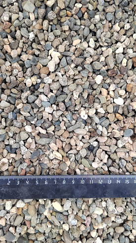 Kamenclub.ru: Галька речная окат (серая) фр.5-10 мм купить  в Новосибирске галька речная серая, серый, темно-серый, светло-серый, коричневый речная окатанная галька декоративная ландшатфная 5000 руб/т   фото КАМЕНЬ КЛУБ
