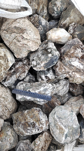 Kamenclub.ru: Кварцевый валунчик фр.100-300 мм.  купить в Новосибирске кварц белый, бежевый молочный рыжий крупный природный камень галечник 7850 руб/т   фото КАМЕНЬ КЛУБ