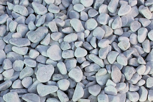 Kamenclub.ru: Мраморная крошка (щебень галтованный белый), фр.20-40 мм.  купить в Новосибирске мрамор белый бежевый молочный мраморный щебень декоративный 17000 руб/т   фото КАМЕНЬ КЛУБ