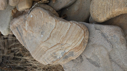 Kamenclub.ru: Песчаник пластушка галтованный желтый с рисунком (3 см)  купить в Новосибирске плитняк - пластушка желтый песчаник 21000 руб/м3   фото КАМЕНЬ КЛУБ