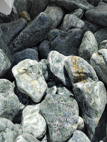 фото Галтованный жадеит (фр. 70-100 мм)  купить в Новосибирске в интернет-портале КАМЕНЬ КЛУБ