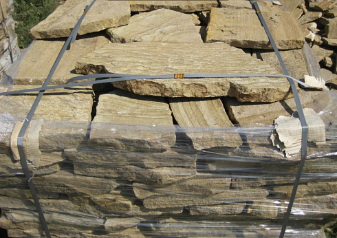 Kamenclub.ru: Песчаник пластушка желтый с рисунком (3 см)  купить в Новосибирске песчаник желтый с рисунком, рыжий, желтый песчаник пластушка ландшафтная рваная 8 500 руб/м3   фото КАМЕНЬ КЛУБ