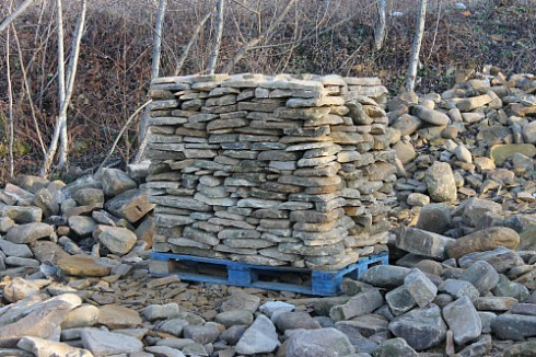 Kamenclub.ru: Песчаник колотый для облицовки (фр. 2-3 см)  купить в Новосибирске песчаник бежевый серый рыжий песчаник строительный 5000 руб/т   фото КАМЕНЬ КЛУБ