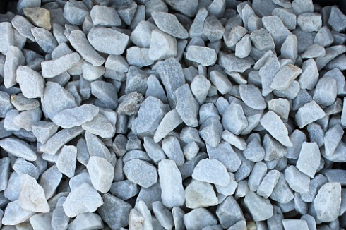 Kamenclub.ru: Мраморная крошка, щебень, цвет-белый, фр. 40-70 мм.  купить в Новосибирске мрамор белый молочный айвори мраморный каменный декоративный  12000 руб/т   фото КАМЕНЬ КЛУБ