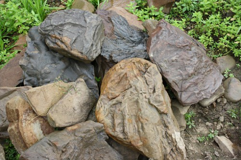 Kamenclub.ru: Песчаник декоративный ландшафтный (фр. 300-500 мм)  купить в Новосибирске песчаник желтый рыжий серый зеленый валун речной окатанный природный песчаника 4 500 руб/т   фото КАМЕНЬ КЛУБ
