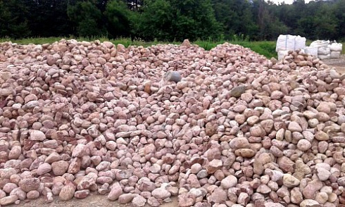 Kamenclub.ru: Розовый валунчик фр.100-300 мм.  купить в Новосибирске крупный природный камень розовый, серый молочный красный речной галечник природный 7850 руб/т   фото КАМЕНЬ КЛУБ