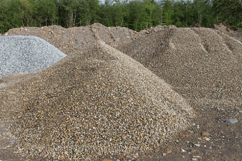 Kamenclub.ru: Галька окат (серо-желтая) фр.10-20 мм. купить  в Новосибирске галька серо-желтая, рыжая, серый речная окатанная округлая галька 5000 руб/т   фото КАМЕНЬ КЛУБ