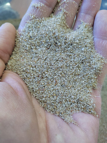 Кварцевый песок для площадок фр. 0,3 - 1 мм.  купить в Новосибирске фото Камень Клуб