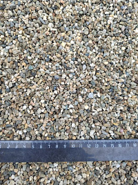 Kamenclub.ru: Галька речная окат (серая) фр.3-5 мм купить  в Новосибирске галька речная серая бежевый темно-серый окатанный речной камень округлый 9500 руб/т   фото КАМЕНЬ КЛУБ