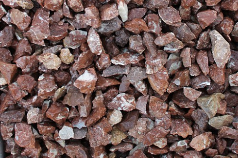 Kamenclub.ru: Мраморная крошка (щебень крошка розовый) фр. 20-40 мм.  купить в Новосибирске мрамор розовый, красный мраморная крошка декоративная 11000 руб/т   фото КАМЕНЬ КЛУБ