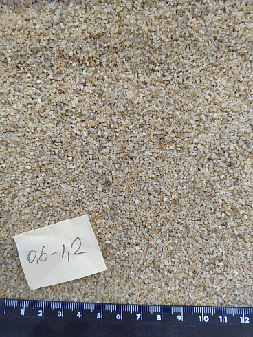 Кварцевый песок для площадок фр. 0,6-1,2 мм.  купить в Новосибирске фото Камень Клуб