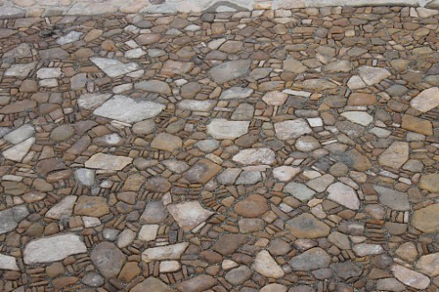 Kamenclub.ru: Песчаник для мощения дорожек, площадок, парковок ( фр 5-10 см)  купить в Новосибирске песчаник  серый желтый коричневый рыжий песчаник оголтованный окатанный 6500 руб/т   фото КАМЕНЬ КЛУБ