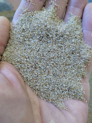 Кварцевый песок для площадок фр. 0,3 - 1 мм.  купить в Новосибирске фото Камень Клуб