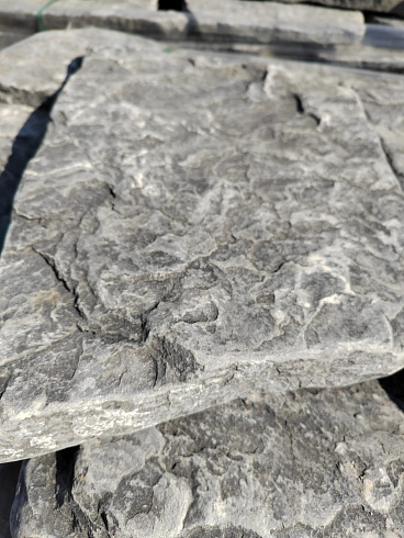 Kamenclub.ru: Песчаник галтованный для облицовки (фр. 2-5 см)  купить в Новосибирске песчник рыжий желтый серый песчаник окатанный речной 6 000 руб/т   фото КАМЕНЬ КЛУБ