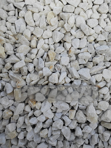 Kamenclub.ru: Мраморная крошка, щебень, цвет-белый, фр. 10-20 мм.  купить в Новосибирске мрамор белый, молочный айвори каменная ландшафтная декоративная крошка шебня 12000 руб/т   фото КАМЕНЬ КЛУБ
