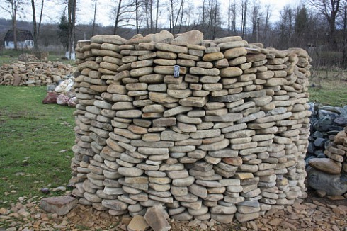 Kamenclub.ru: Песчаник для мощения дорожек, площадок, парковок ( фр 5-10 см)  купить в Новосибирске песчаник  серый желтый коричневый рыжий песчаник оголтованный окатанный 6500 руб/т   фото КАМЕНЬ КЛУБ