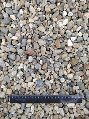 Kamenclub.ru: Галька речная окат (серая) фр.10-20 мм купить  в Новосибирске галька речная серая, серый, темно-серый, светло-серый, коричневый ландшафтная декоративная речная окатанная округлая галька 5000 руб/т   фото КАМЕНЬ КЛУБ