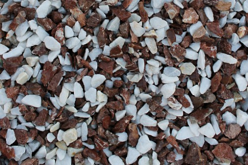 Kamenclub.ru: Мраморная крошка (щебень крошка микс : белый-черный-розовый) фр. 3-5 мм.  купить в Новосибирске мрамор белый, черный, розовый, разноцветный мраморная каменная крошка декорвтивная 12000 руб/т   фото КАМЕНЬ КЛУБ