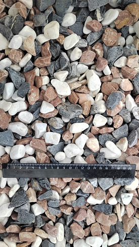 Kamenclub.ru: Мраморная крошка (щебень галтованный микс:белый-зеленый-розовый) фр.20-40 мм.  купить в Новосибирске мрамор белый, зеленый, розовый мрамор декоративный (галтовка) 15500 руб/т   фото КАМЕНЬ КЛУБ